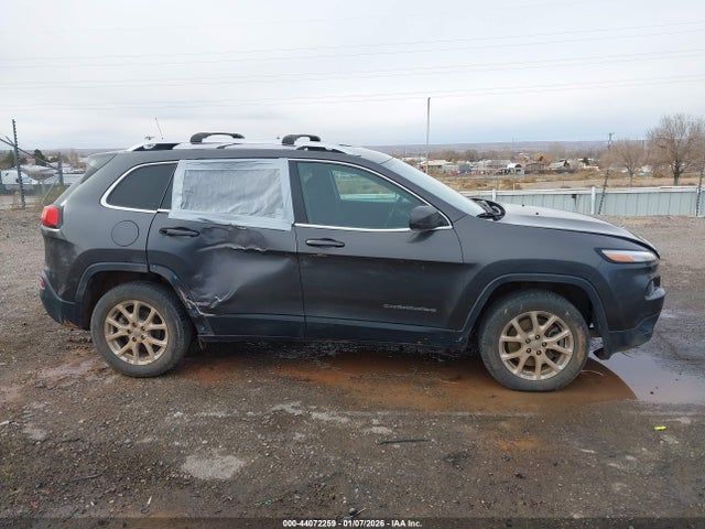 1C4PJLCB1HW668120 Jeep Cherokee Latitude Fwd