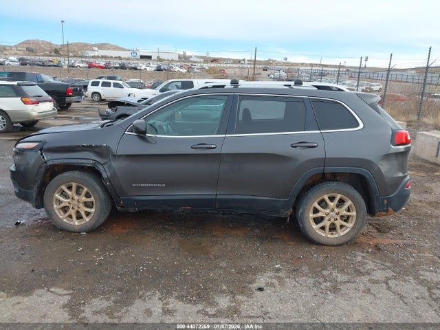 1C4PJLCB1HW668120 Jeep Cherokee Latitude Fwd