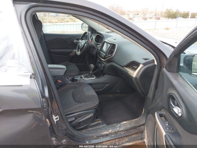 1C4PJLCB1HW668120 Jeep Cherokee Latitude Fwd