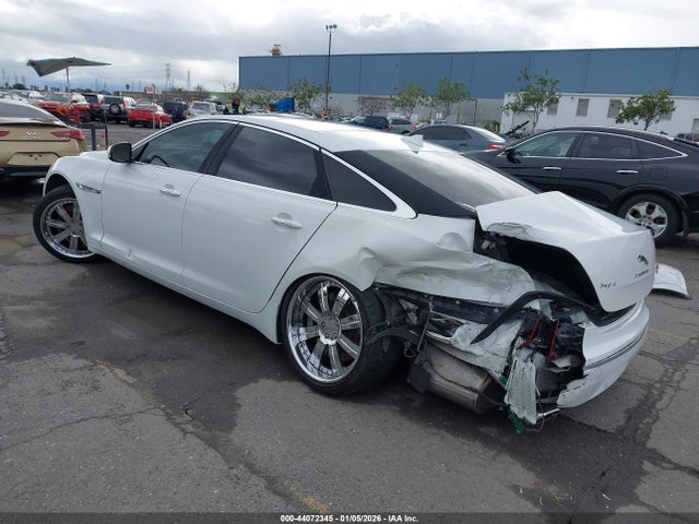 2015 JAGUAR XJ SAJWA2GT2FMV90806 Photo 2