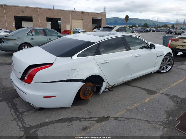 2015 JAGUAR XJ SAJWA2GT2FMV90806 Photo 3