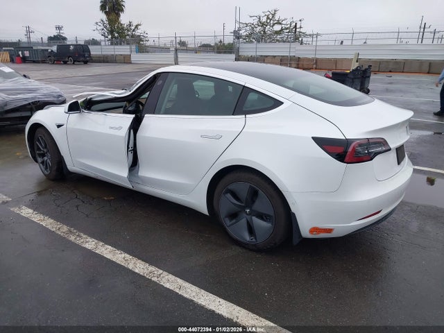 2019 TESLA MODEL 3 5YJ3E1EA4KF326474 Photo 2