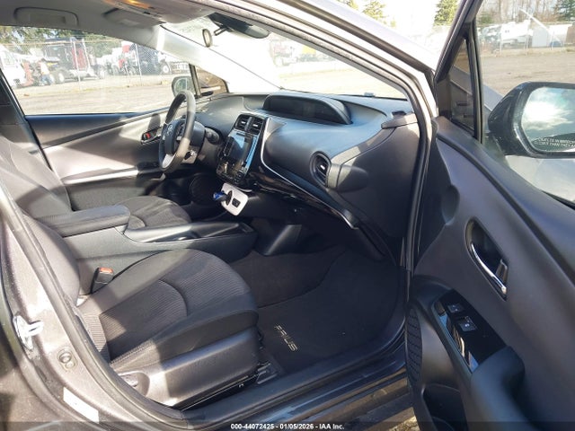 Toyota Prius Two Eco 2018 JTDKARFU7J3550381 Image 5