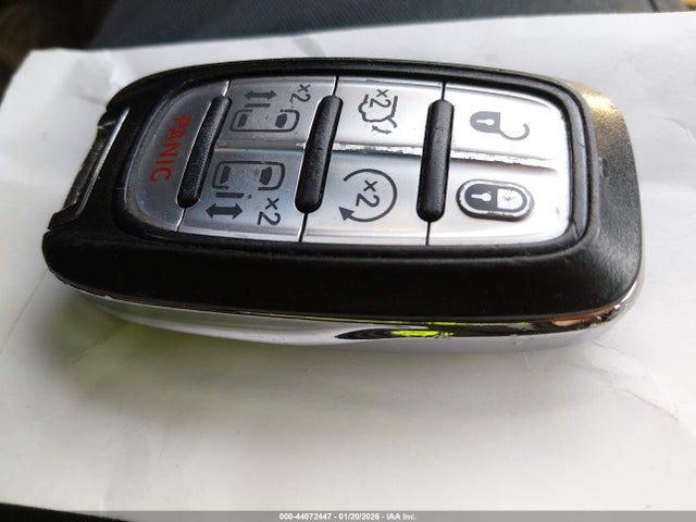 Продажа на аукционе авто 2018 Chrysler Pacifica Limited, vin: 2C4RC1GG8JR320682, номер лота: 44072447
