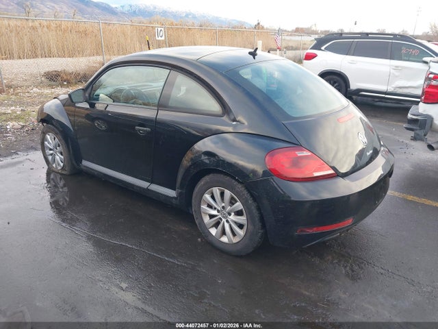 2017 VOLKSWAGEN BEETLE 3VWF17AT9HM621137 Photo 2