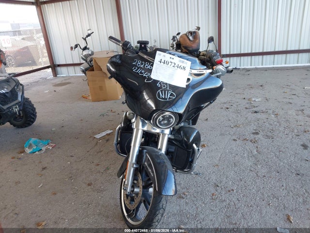 2016 HARLEY-DAVIDSON FLHX 1HD1KBM13GB613000 Photo 4