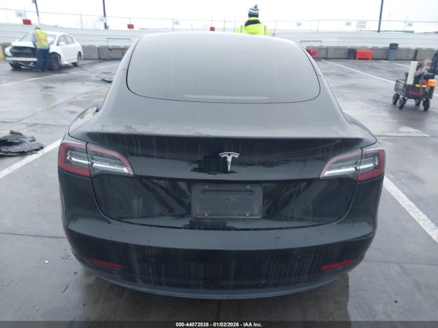44072538 :رقم المزاد ، 5YJ3E1EAXMF000617 vin ، 2021 Tesla Model 3 Standard Range Plus Rear-wheel Drive مزاد بيع