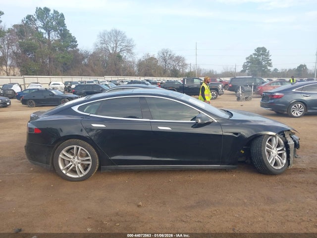 5YJSA1H17EFP36600 Tesla Model S P85
