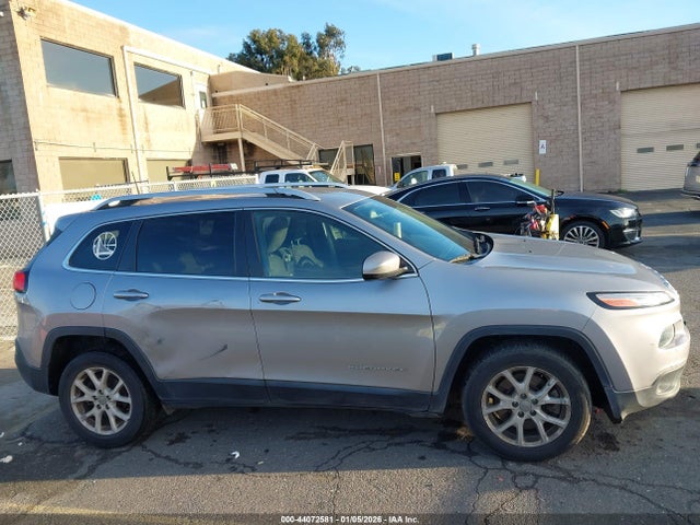 1C4PJLCB8HW559668 Jeep Cherokee Latitude Fwd