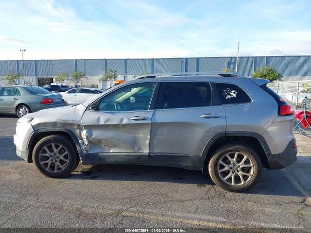 1C4PJLCB8HW559668 Jeep Cherokee Latitude Fwd