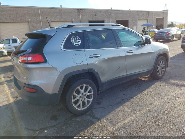 1C4PJLCB8HW559668 Jeep Cherokee Latitude Fwd