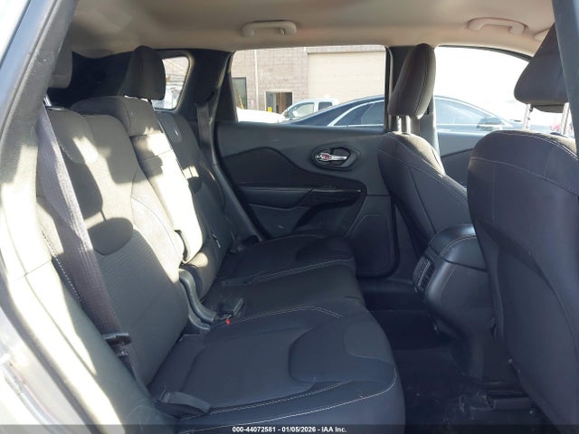 1C4PJLCB8HW559668 Jeep Cherokee Latitude Fwd