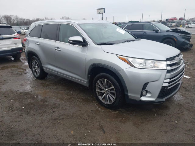 44072674 :رقم المزاد ، 5TDKZRFH5HS518761 vin ، 2017 Toyota Highlander Xle مزاد بيع