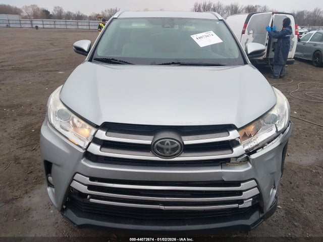 Продаж на аукціоні авто 2017 Toyota Highlander Xle, vin: 5TDKZRFH5HS518761, номер лоту: 44072674