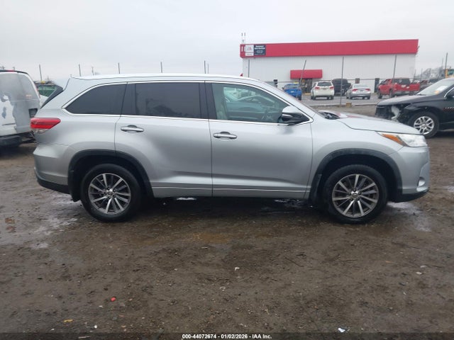 Продаж на аукціоні авто 2017 Toyota Highlander Xle, vin: 5TDKZRFH5HS518761, номер лоту: 44072674