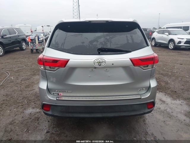 Продаж на аукціоні авто 2017 Toyota Highlander Xle, vin: 5TDKZRFH5HS518761, номер лоту: 44072674