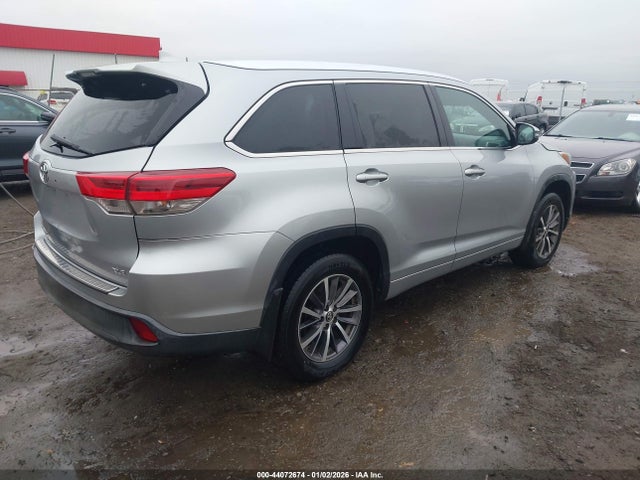 Продаж на аукціоні авто 2017 Toyota Highlander Xle, vin: 5TDKZRFH5HS518761, номер лоту: 44072674