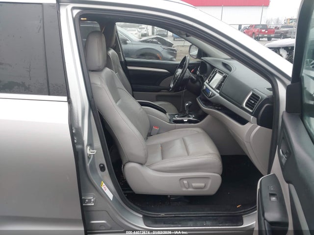 Продаж на аукціоні авто 2017 Toyota Highlander Xle, vin: 5TDKZRFH5HS518761, номер лоту: 44072674