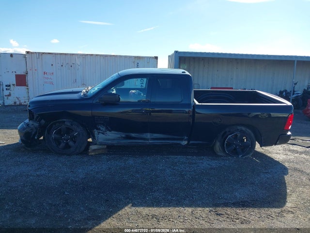 1C6RR7FG4KS727103 RAM 1500 Classic Express 4x4 6&#039;4 Box