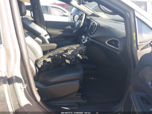 2025 CHRYSLER PACIFICA 2C4RC1BG2SR556009 Photo 4