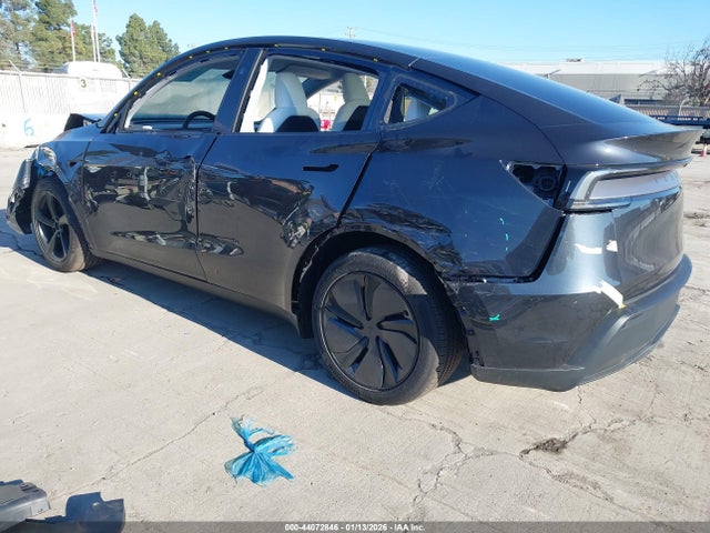 7SAYGDEE4TF515067 Tesla Model Y Long Range Launch Series/premium All-wheel Drive