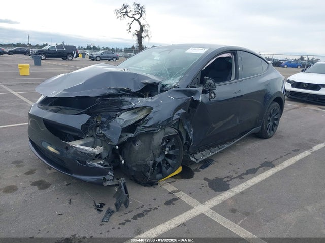 2024 TESLA MODEL Y 7SAYGDEEXRF066860 Photo 1