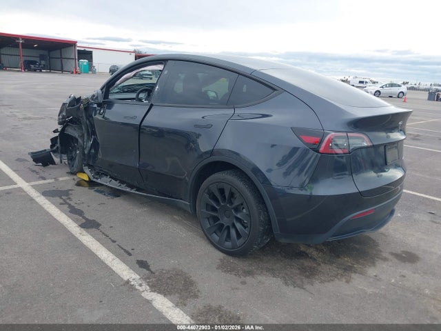 2024 TESLA MODEL Y 7SAYGDEEXRF066860 Photo 2