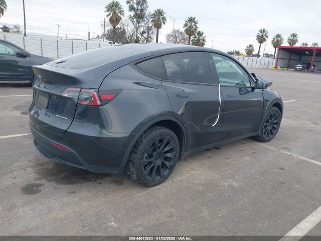 2024 TESLA MODEL Y 7SAYGDEEXRF066860 Photo 3