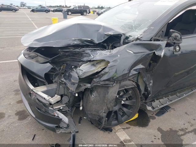 2024 TESLA MODEL Y 7SAYGDEEXRF066860 Photo 5