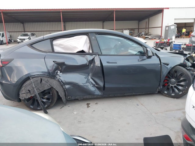 Продажа на аукционе авто 2022 Tesla Model Y Performance Dual Motor All-wheel Drive, vin: 7SAYGDEF6NF513560, номер лота: 44072925