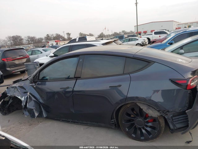 Продажа на аукционе авто 2022 Tesla Model Y Performance Dual Motor All-wheel Drive, vin: 7SAYGDEF6NF513560, номер лота: 44072925