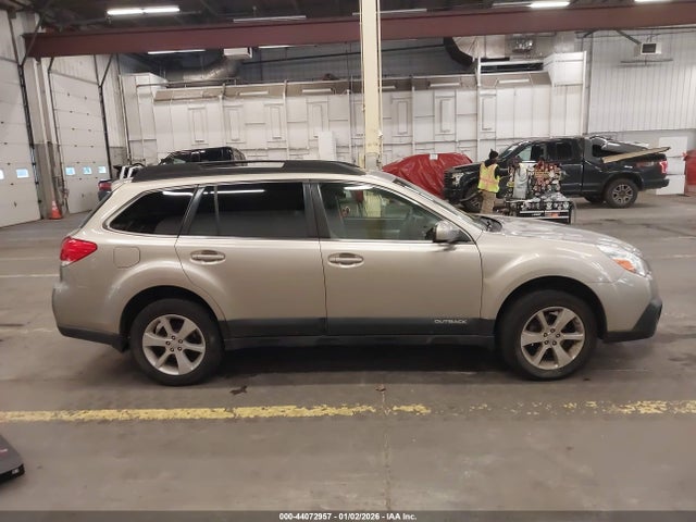 Subaru Outback 2.5i Premium 2014 4S4BRBDC8E3225377 Image 13
