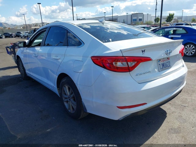 2015 HYUNDAI SONATA 5NPE24AF7FH166165 Photo 2