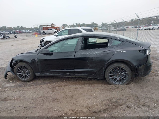 2025 Tesla Model 3 Long Range Rear-wheel Drive მანქანა იყიდება აუქციონზე, vin: 5YJ3E1EA0SF883396, აუქციონის ნომერი: 44073067