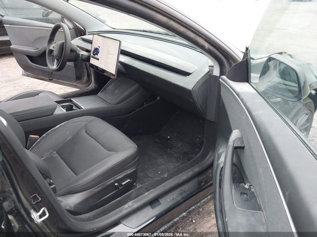 2025 TESLA MODEL 3 5YJ3E1EA0SF883396 Photo 4