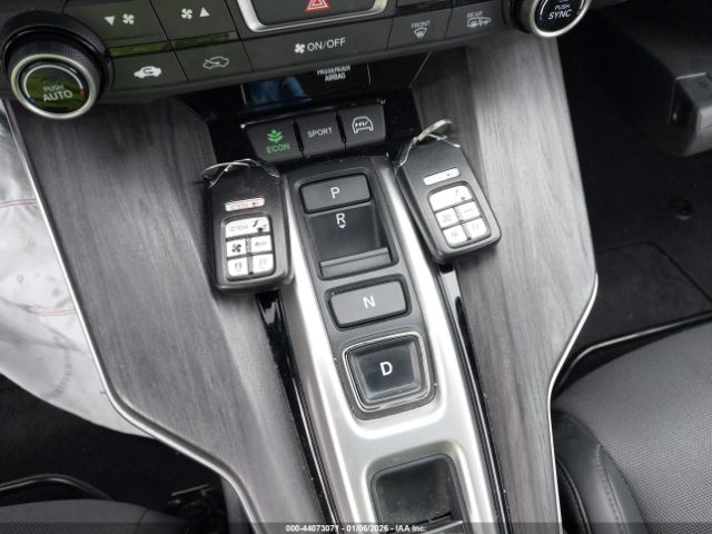 2018 HONDA CLARITY PLUG-IN HYBRID JHMZC5F1XJC023683 Photo 10