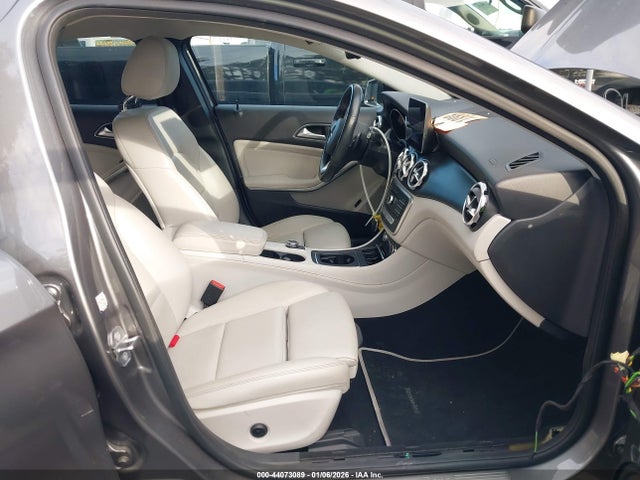 WDCTG4GB7KJ617586 Mercedes-Benz Gla 250 4matic