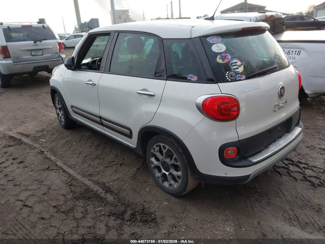 2014 FIAT 500L ZFBCFADH0EZ017453 Photo 2