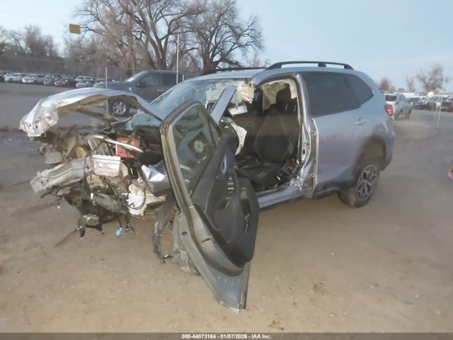Subaru Forester Premium 2019 JF2SKAGC7KH472310 Image 2