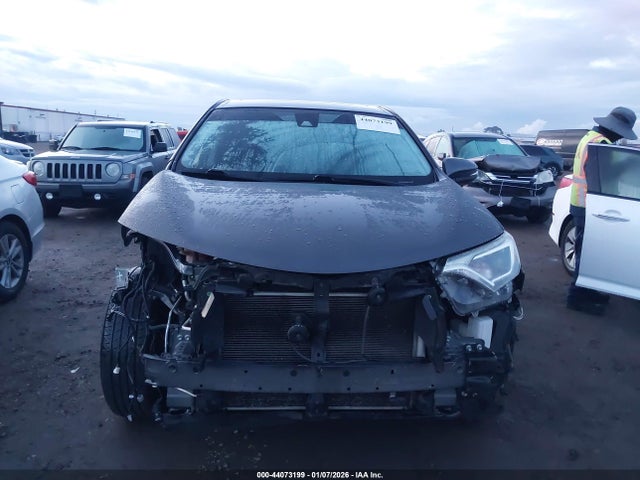 JTMWFREV9JJ169494 Toyota Rav4 Xle