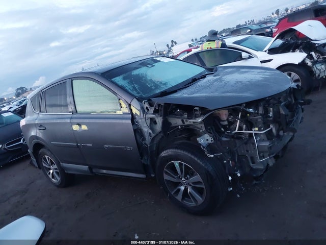 JTMWFREV9JJ169494 Toyota Rav4 Xle