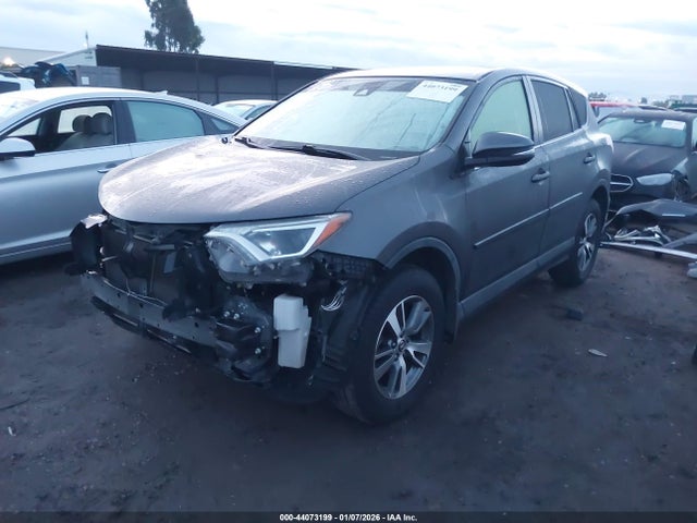 JTMWFREV9JJ169494 Toyota Rav4 Xle