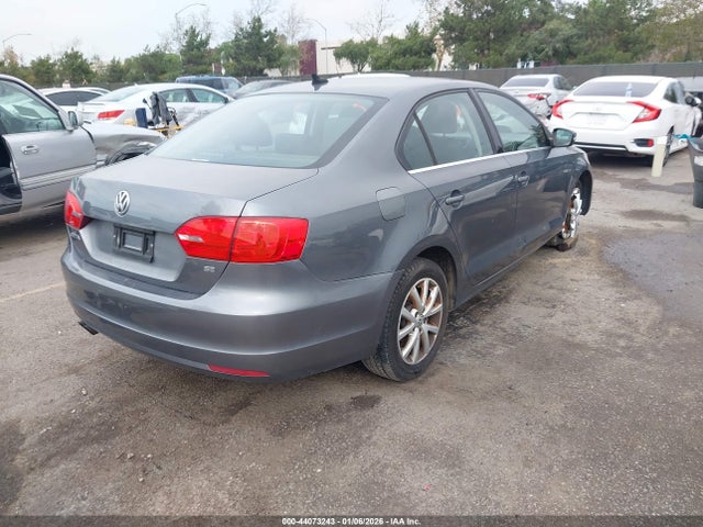 3VWD17AJ4EM285303 Volkswagen Jetta 1.8t Se
