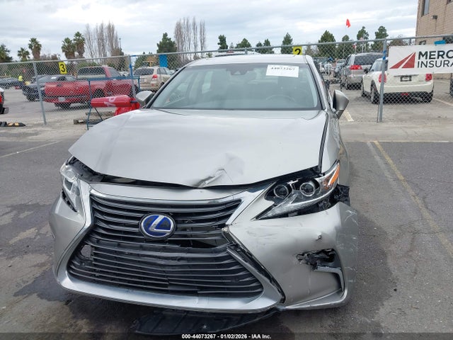 JTHBW1GG9H2138795 Lexus ES 300H