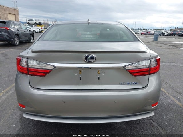 JTHBW1GG9H2138795 Lexus ES 300H