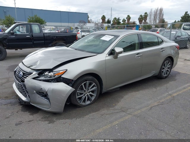 JTHBW1GG9H2138795 Lexus ES 300H