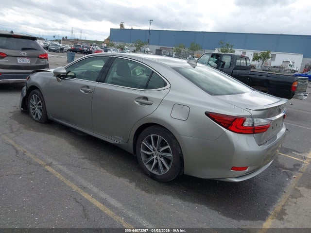 JTHBW1GG9H2138795 Lexus ES 300H