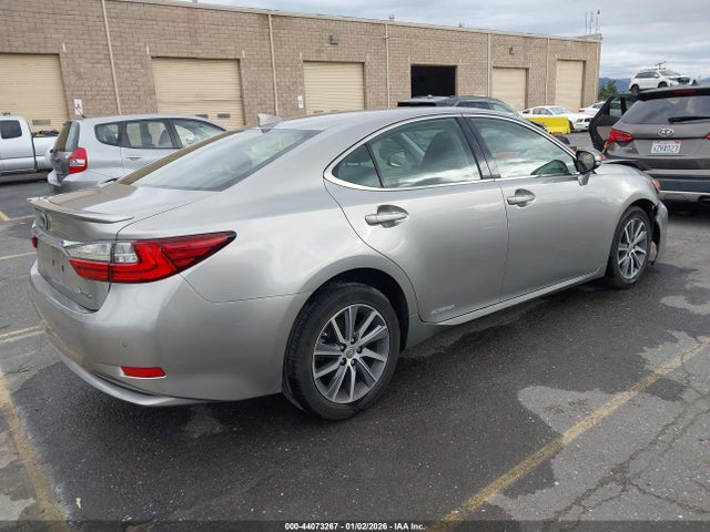 JTHBW1GG9H2138795 Lexus ES 300H