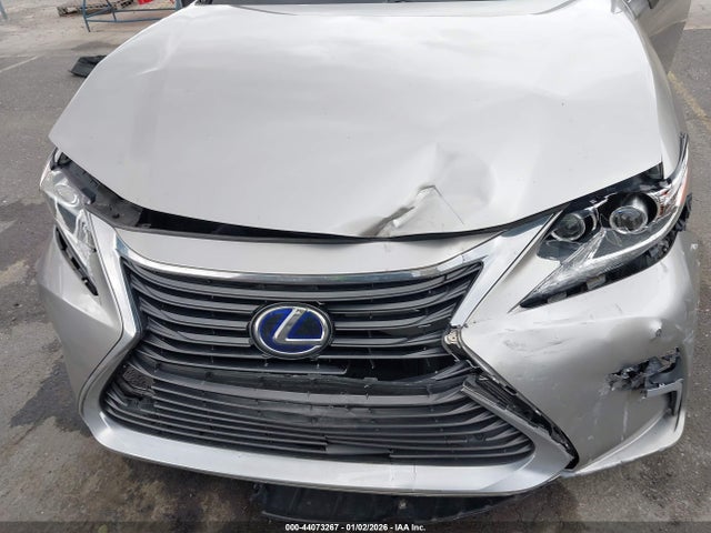 JTHBW1GG9H2138795 Lexus ES 300H