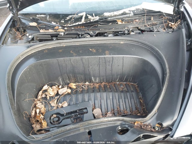 2025 TESLA MODEL 3 5YJ3E1EBXSF928529 Photo 9